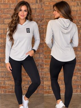 16583. Under Armour Women’s Long Sleeve Athletic Shirt - Light Gray